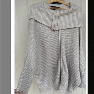 BCBG MAXAZRIA light cream neutral sweater very cozy size M/L